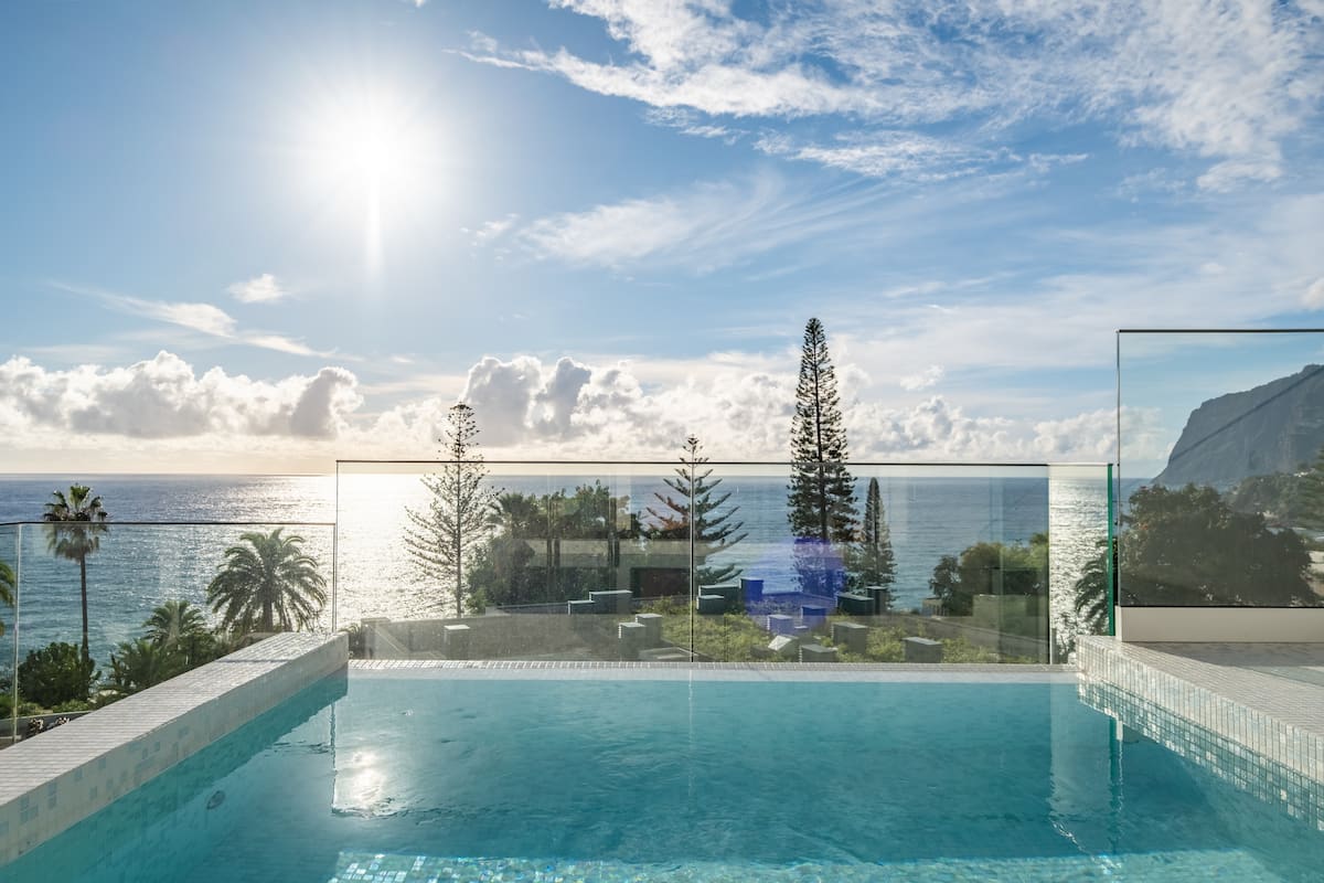 Villa with an ocean pool on Madeira